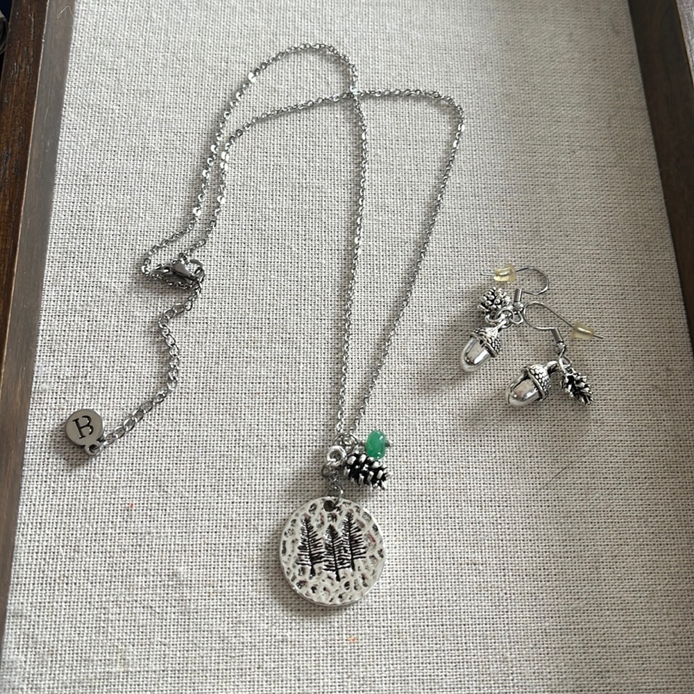 NEW Tree and pinecone necklace and earrings
